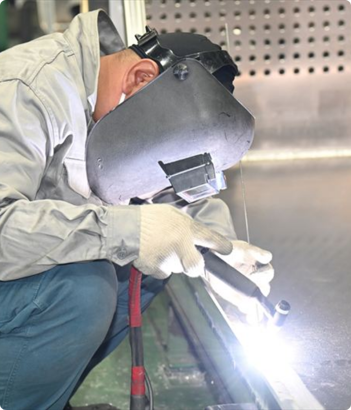 熟練の職人による溶接技術