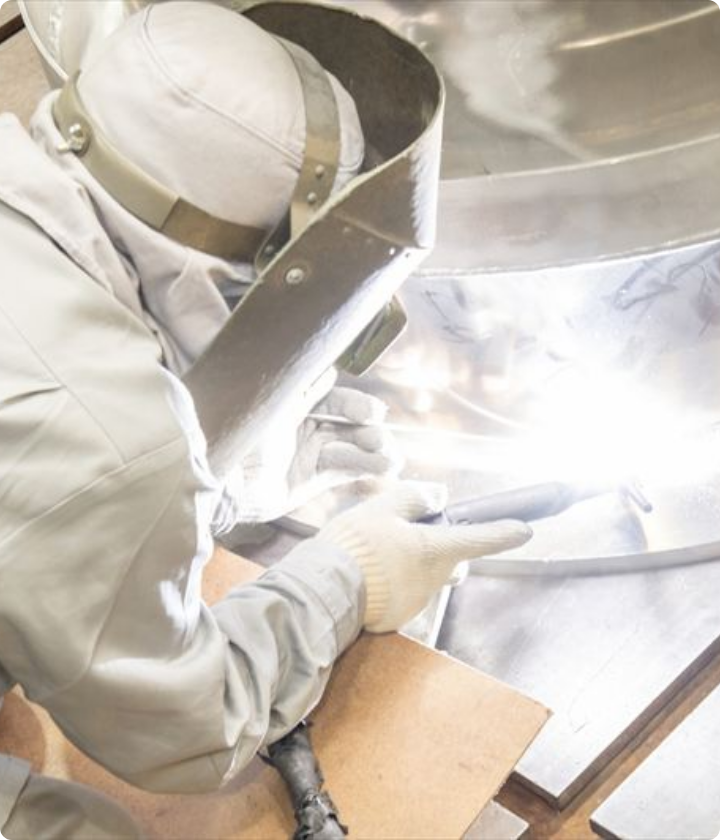 アルミ製缶加工・アルミ溶接一筋の熟練技術