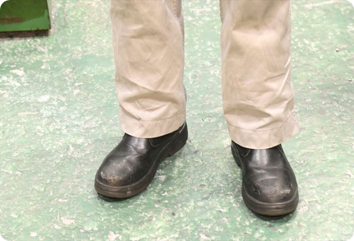作業着・安全靴支給